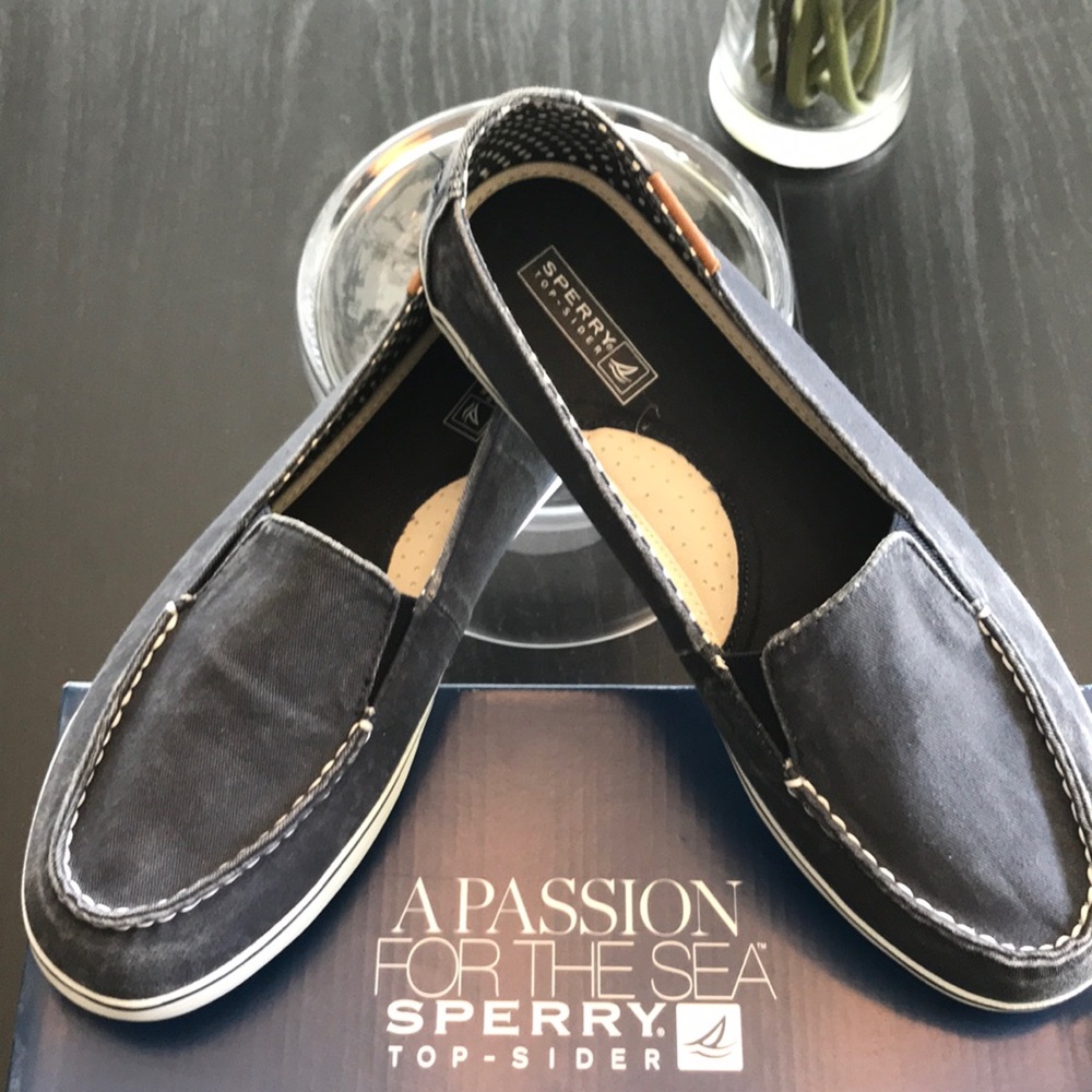 New-Women’s Sperry Topsiders-Size 10